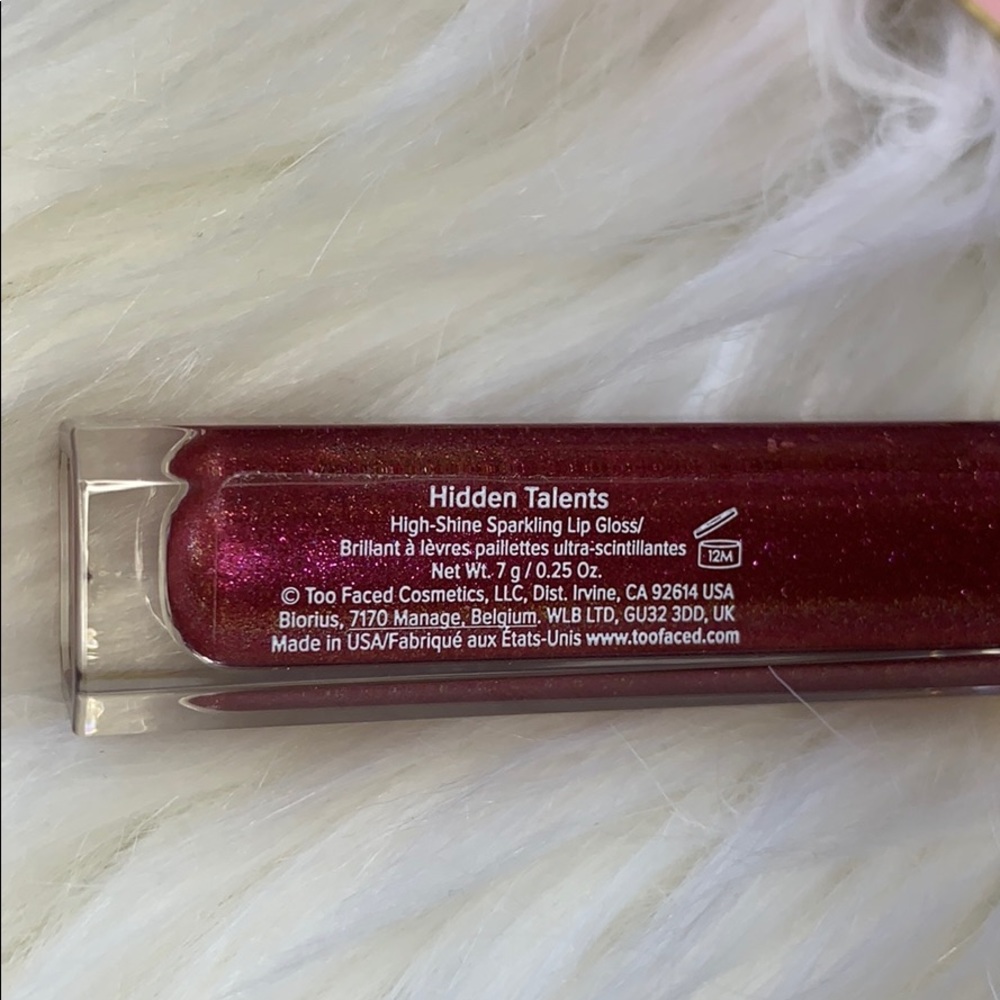 Too faced lip gloss - Picture 2 of 3